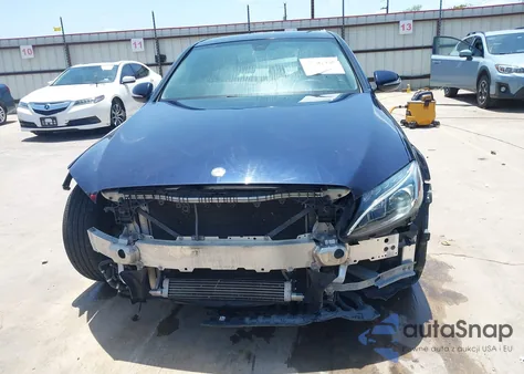 2015 Mercedes-Benz C 300 Luxury/Sport z USA, uszkodzony, nr VIN 55SWF4JB4FU052546